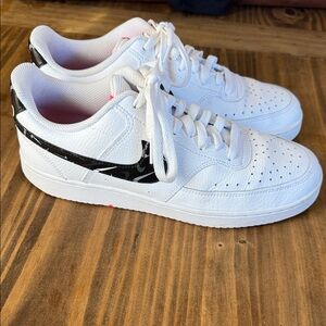 Nike White and Black Women's Sneakers